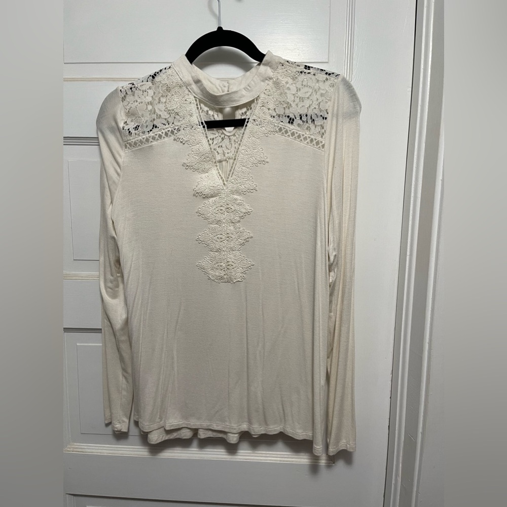 Coco + Jaimeson white lace top size Medium